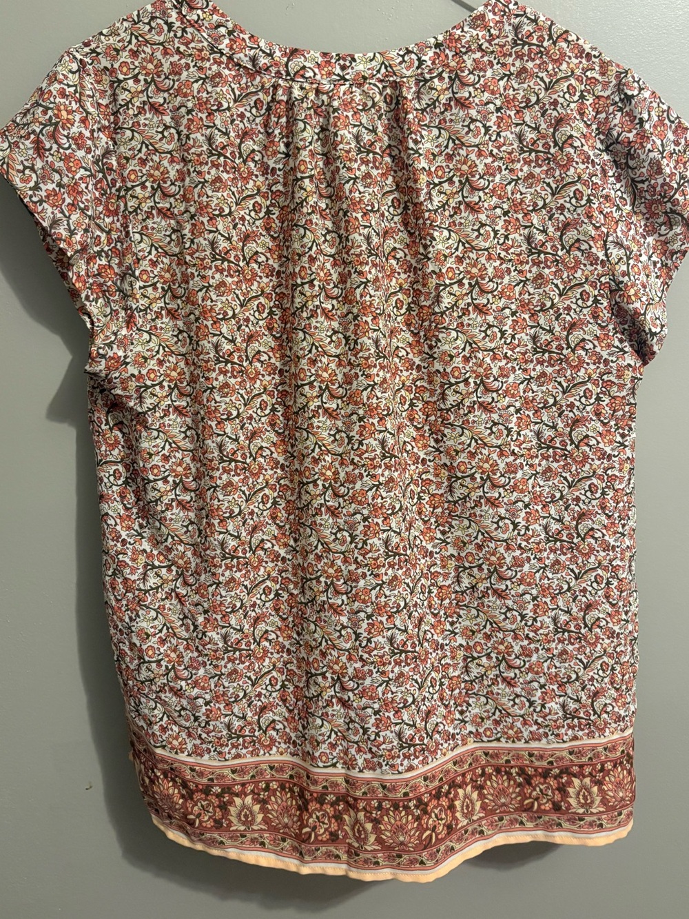 Liz Claiborne Lightweight Flowy Blouse - Picture 4 of 4